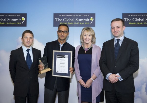 Soneva CEO Sonu Shivdasani (second from left) receives the Tourism for Tomorrow Award 2015 from Graham Miller, Lead Judge, Fiona Jeffery OBE, ChairTourism for Tomorrow Awards and Environment Award Sponsor, Tristan Kirchner, Executive Director, Visa Europe.